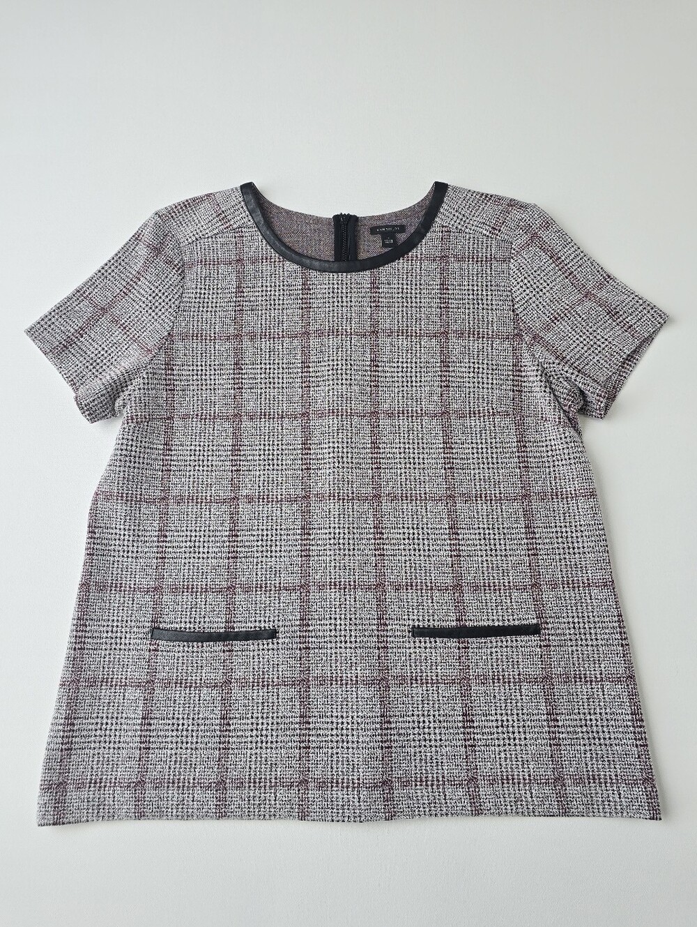 Ann Taylor Plaid Knit Short Sleeve Top Faux Leather Trim Burgundy Black White L